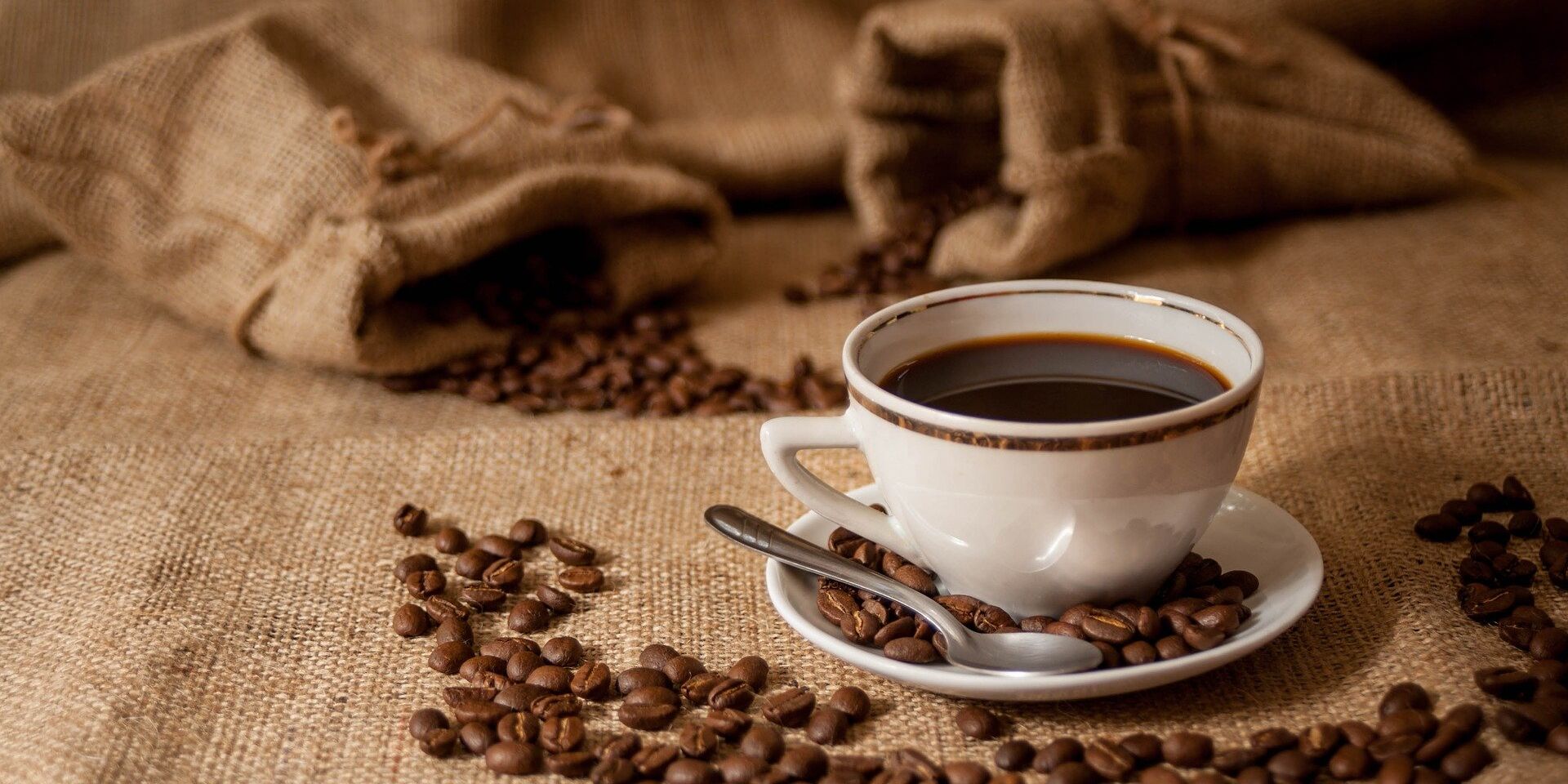 What are the health benefits of black coffee?