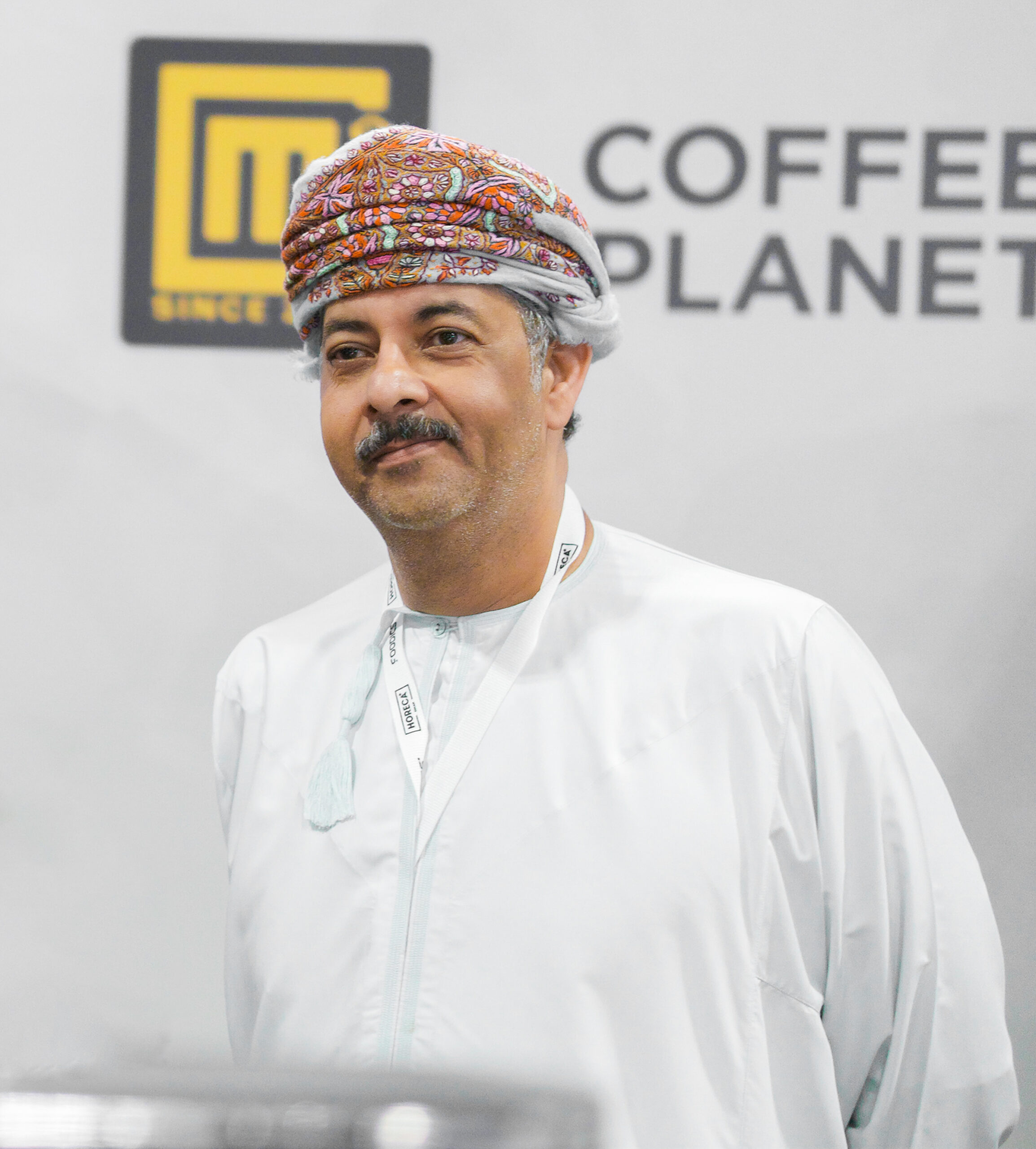 عبد الناصر البلوشي.. رحلة شغف وإصرار في عالم القهوة العمانية