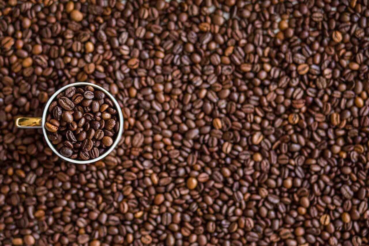 تراجع حاد في أسعار القهوة مع تحسّن آفاق المعروض
