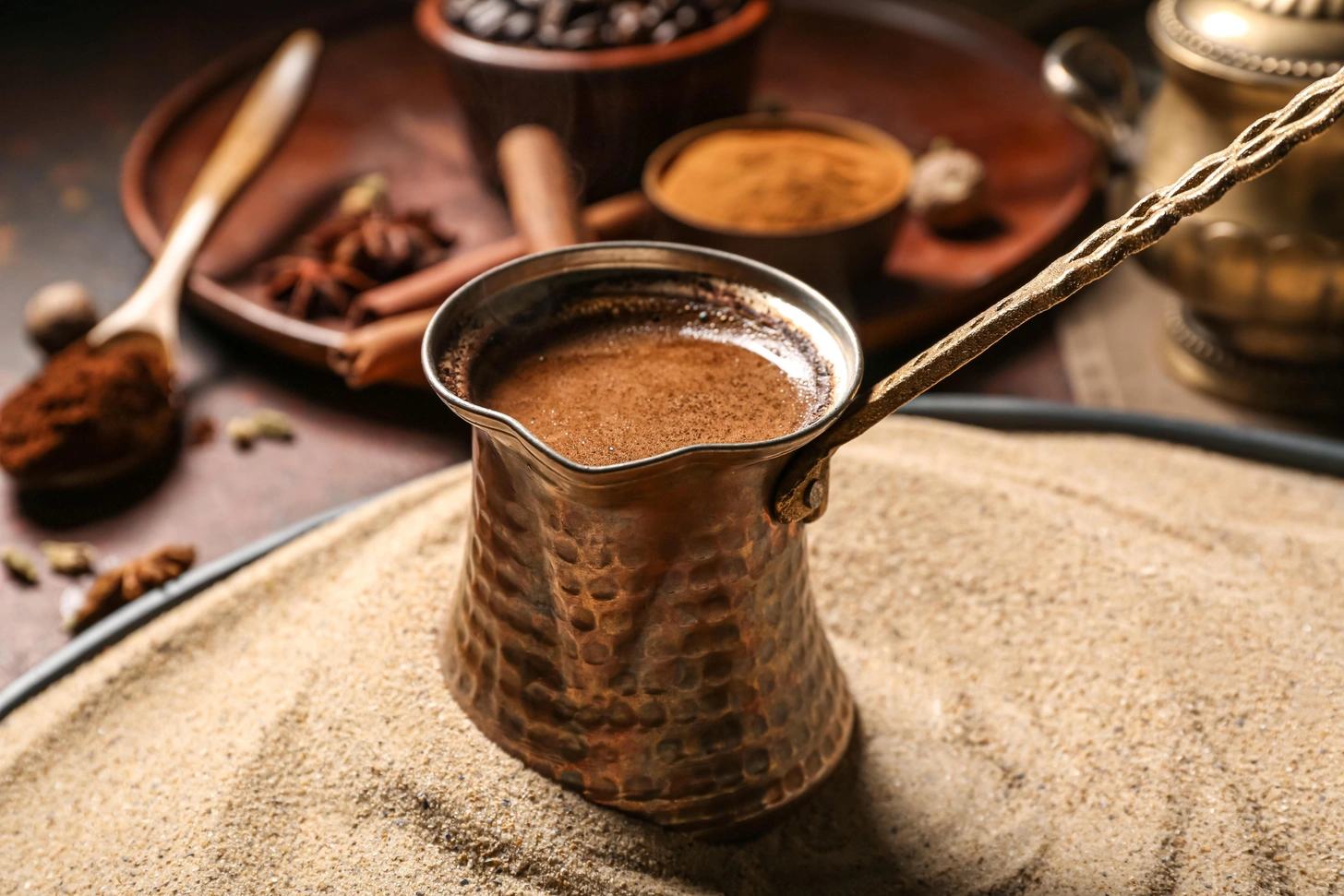 ثقافة القهوة التركية.. من القهوة خانه إلى البارات المختصة